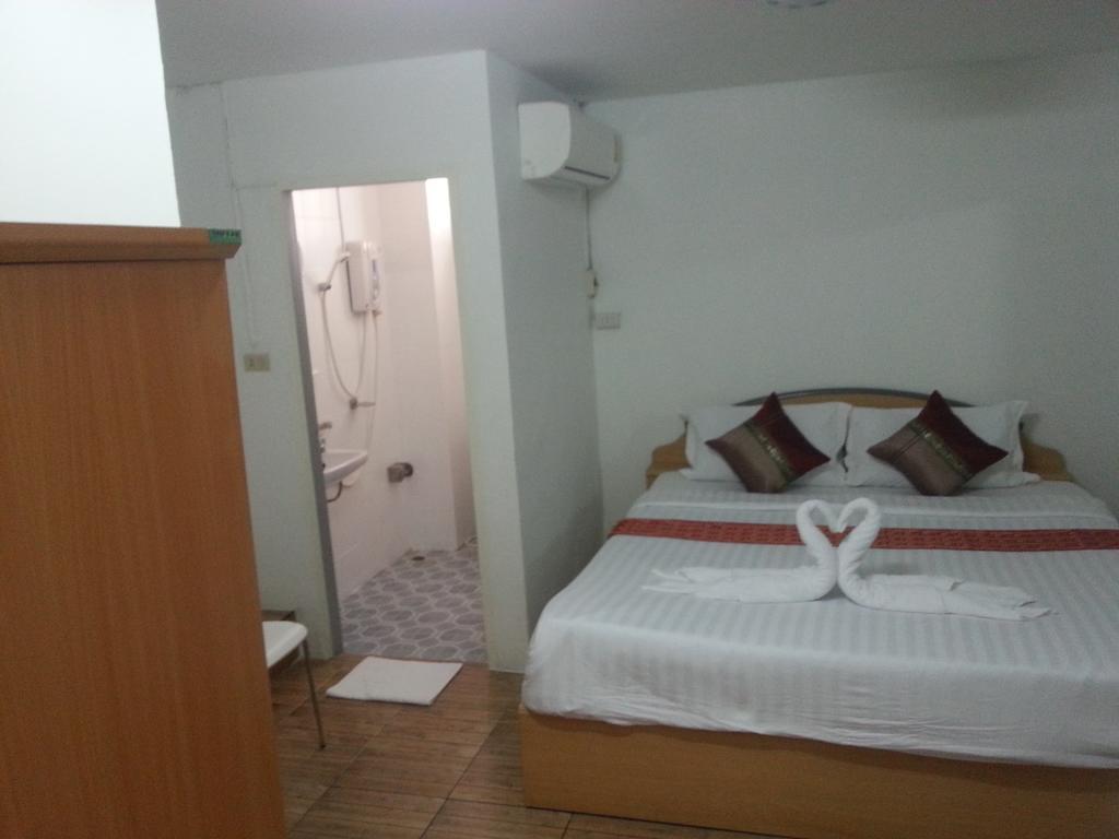 Chaam Guesthouse Cha-Am Buitenkant foto