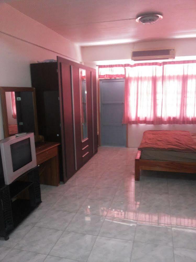 Chaam Guesthouse Cha-Am Buitenkant foto